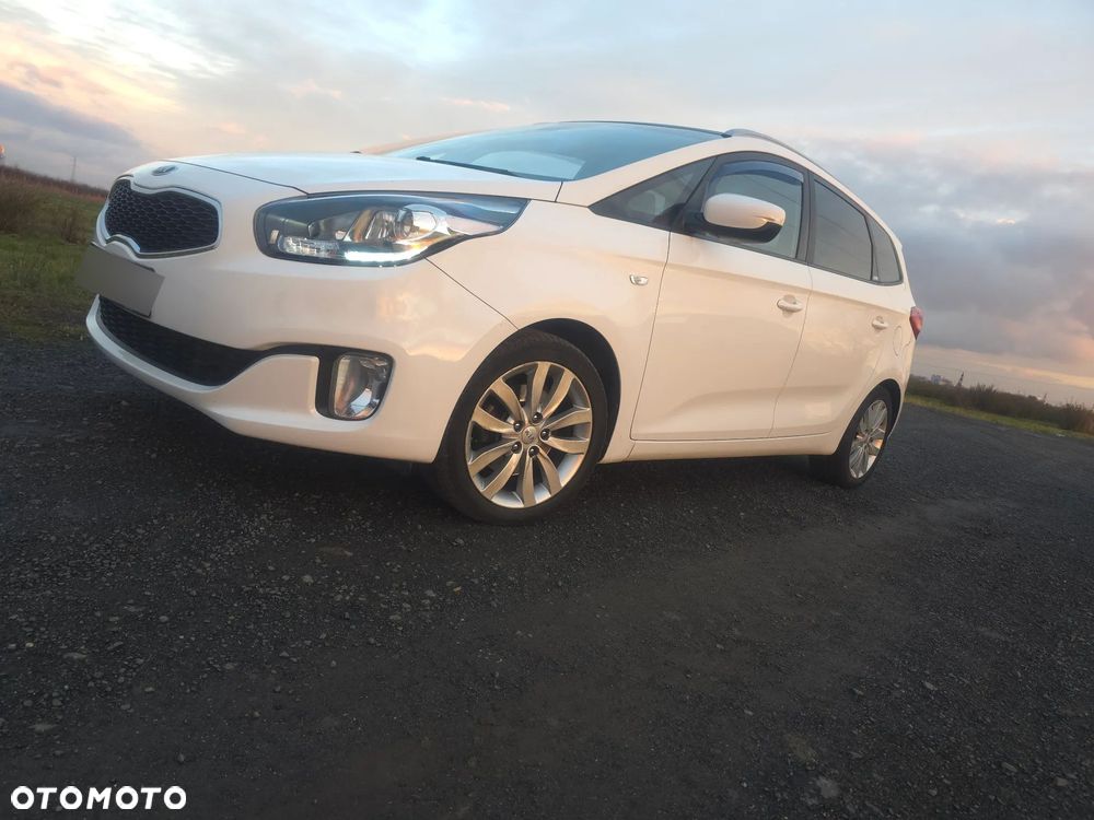 Kia Carens ver-1-7-crdi-xl-7os - 2