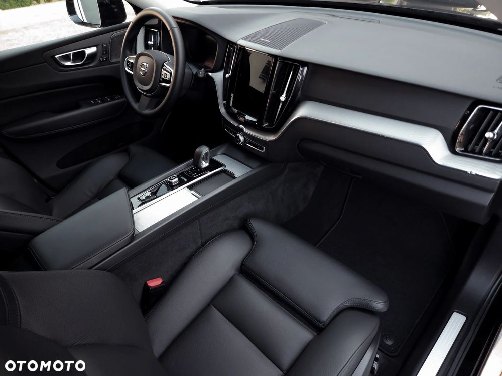 Volvo XC 60 B4 D AWD Plus Dark - 14