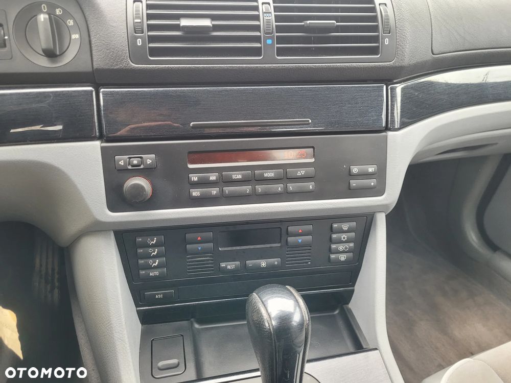 BMW Seria 5 523i - 29