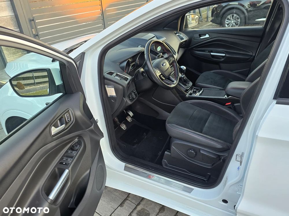 Ford Kuga 1.5 EcoBoost 2x4 ST-Line - 6