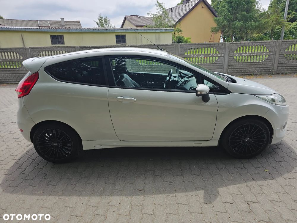 Ford Fiesta 1.6 TDCi Individual - 13