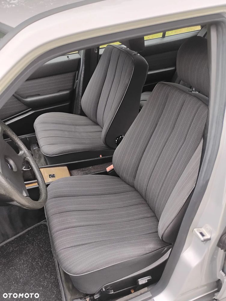 Mercedes-Benz W124 (1984-1993) - 17