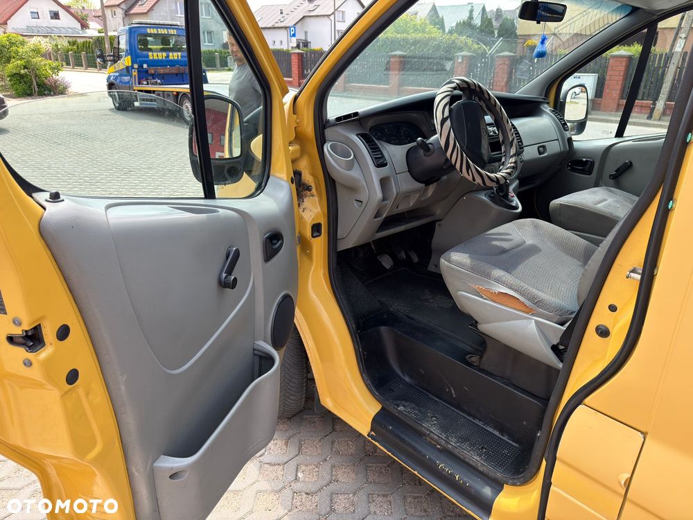 Renault Trafic Passenger - 19