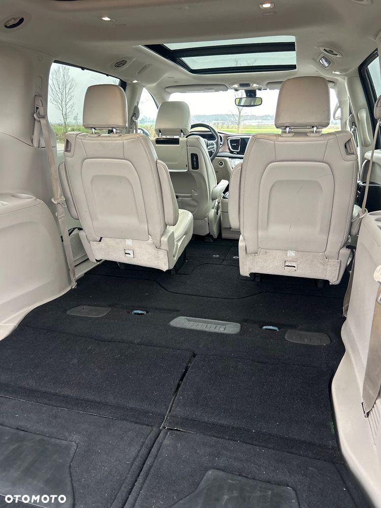 Chrysler Pacifica - 16