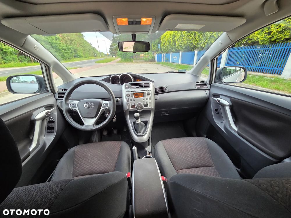 Toyota Verso 1.8 Prestige EU5 - 10