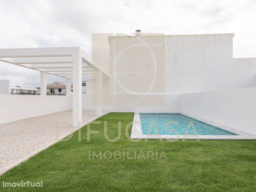 Moradia Com Garagem e Piscina Pronta a Habitar - Grande imagem: 2/35