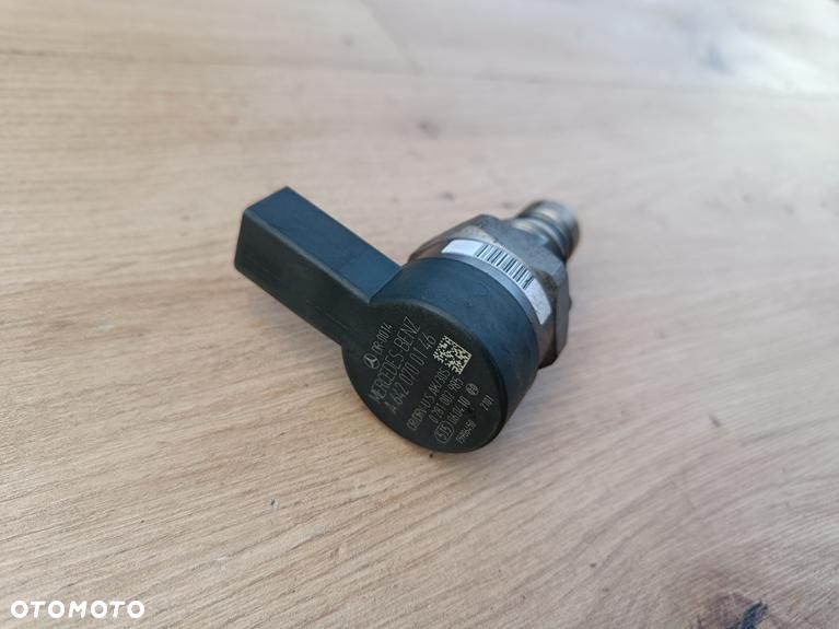 MERCEDES 3.0 3.5 V6 350 CDI OM 642 CZUJNIK ZAWÓR PALIWA REGULATOR A6420700146 - 1