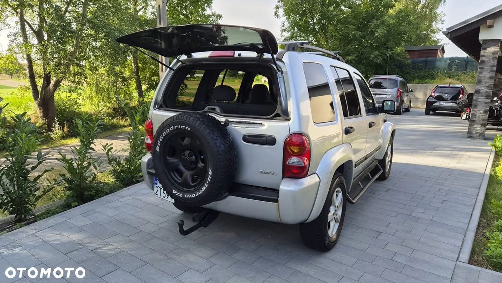 Jeep Liberty - 2