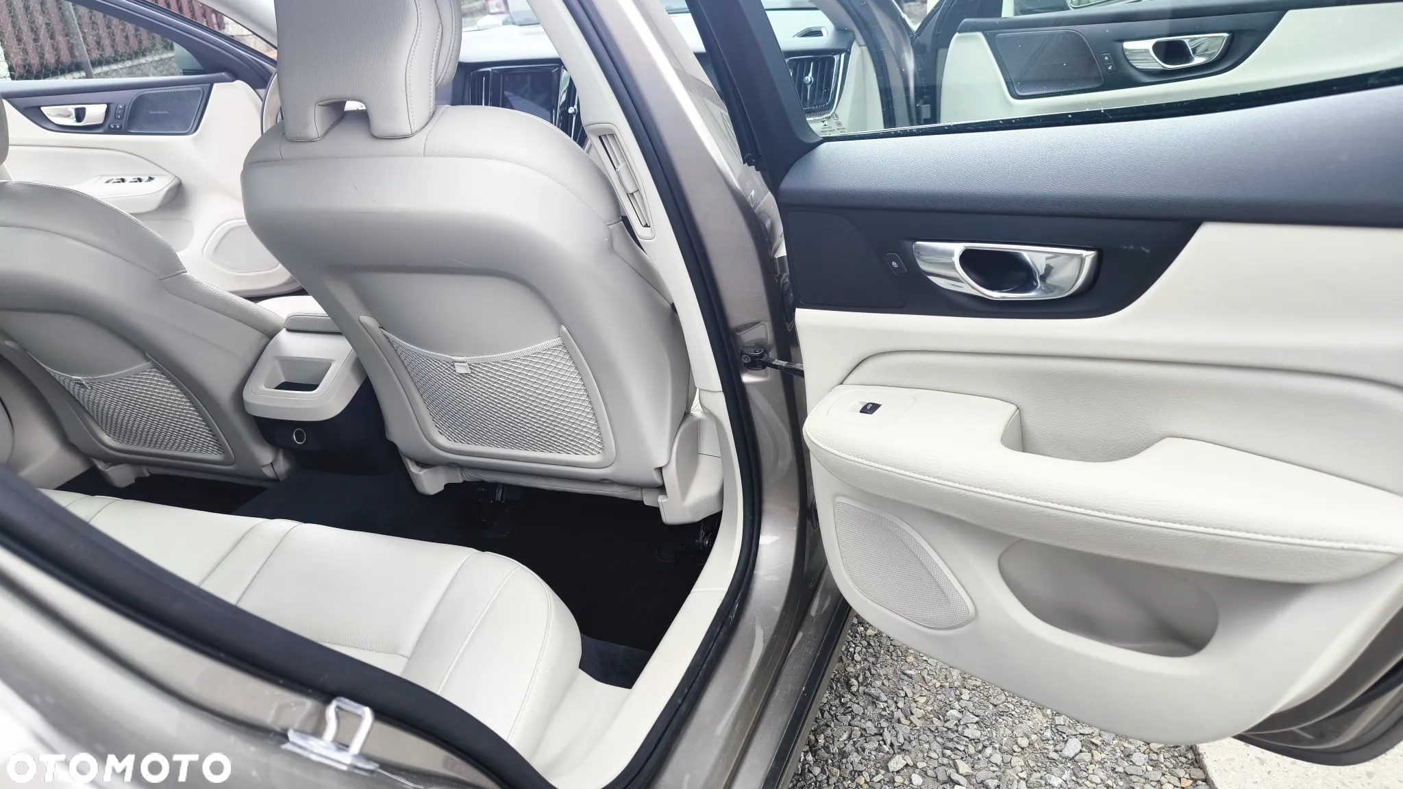 Volvo S60 T5 Momentum Pro - 22