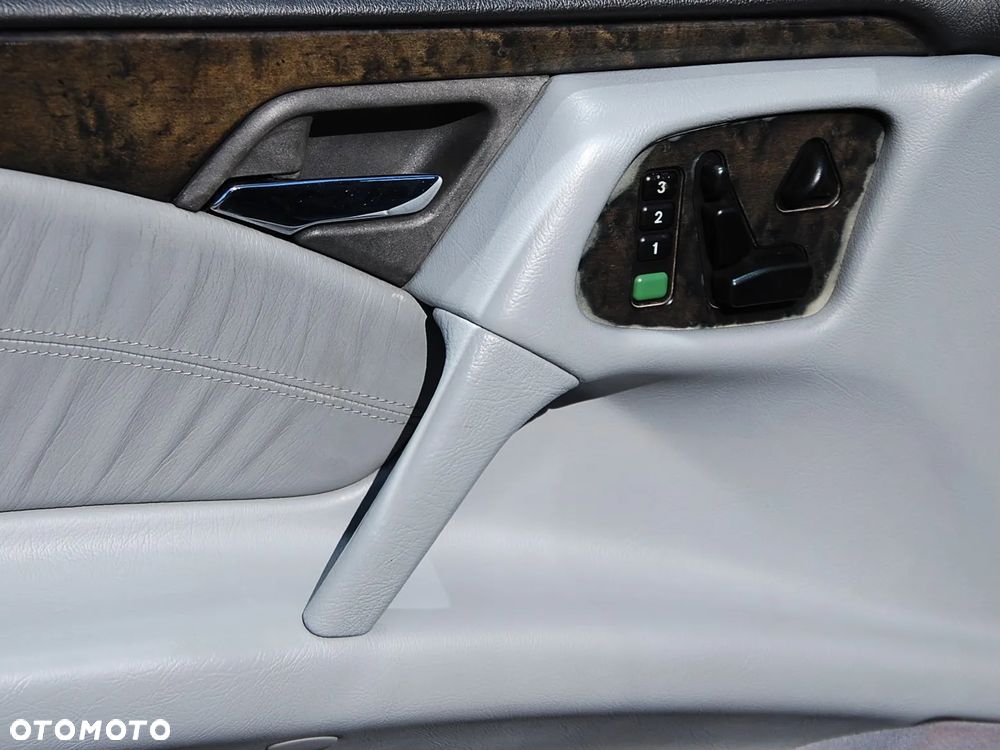 Mercedes-Benz Klasa E 320 T 4-Matic Avantgarde - 35