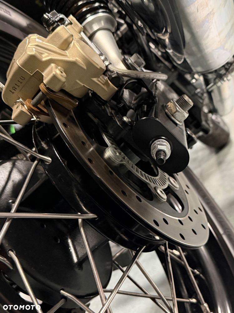 Royal Enfield Continental - 12