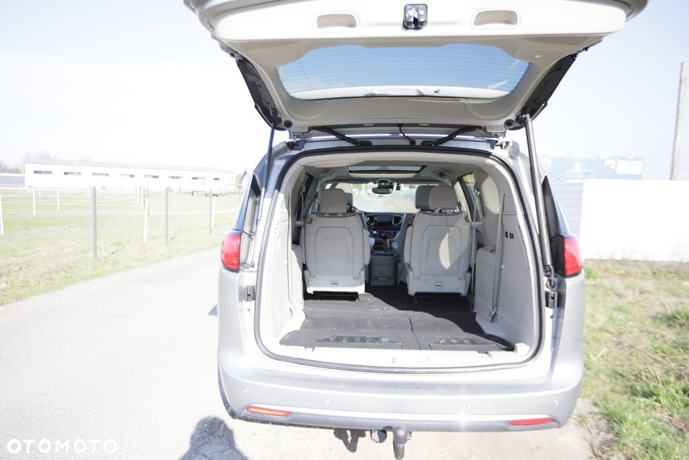 Chrysler Pacifica - 12