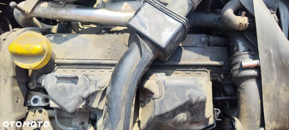 Silnik Renault Clio III Megane 1.5 DCi rozrusznik z przodu