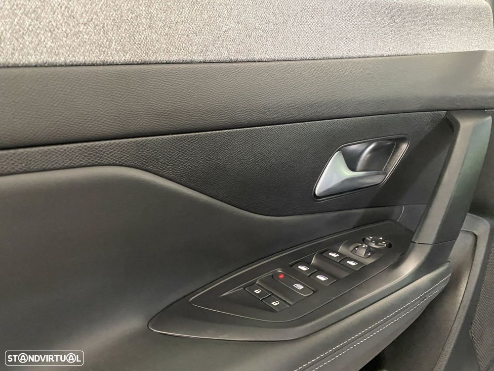 Peugeot 308 SW 1.2 Hybrid Allure e-DCS6 - 17