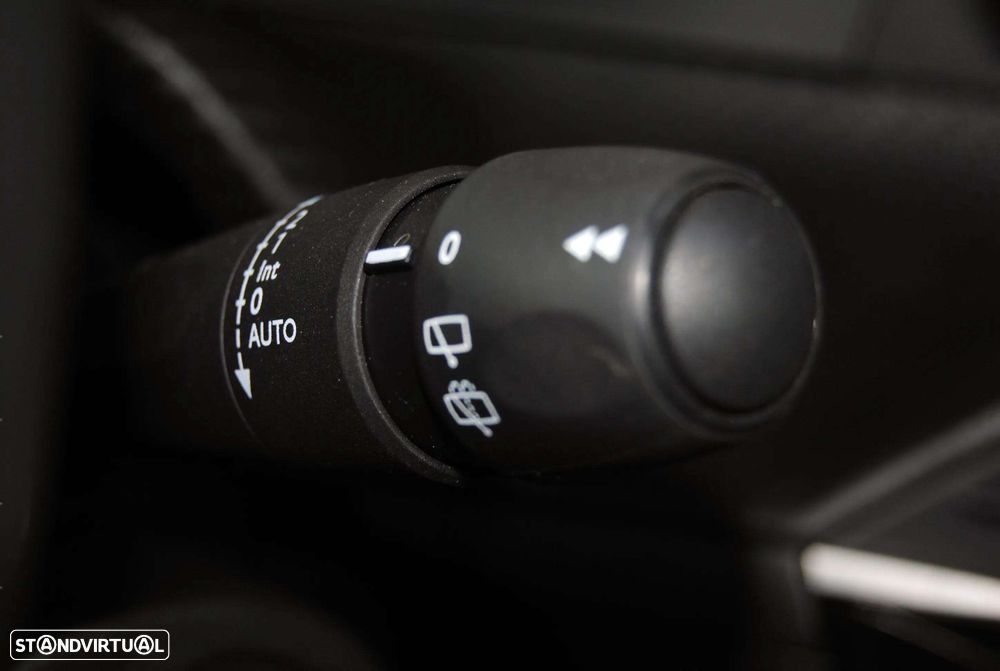 Peugeot 208 1.2 Hybrid Allure e-DCS6 - 28