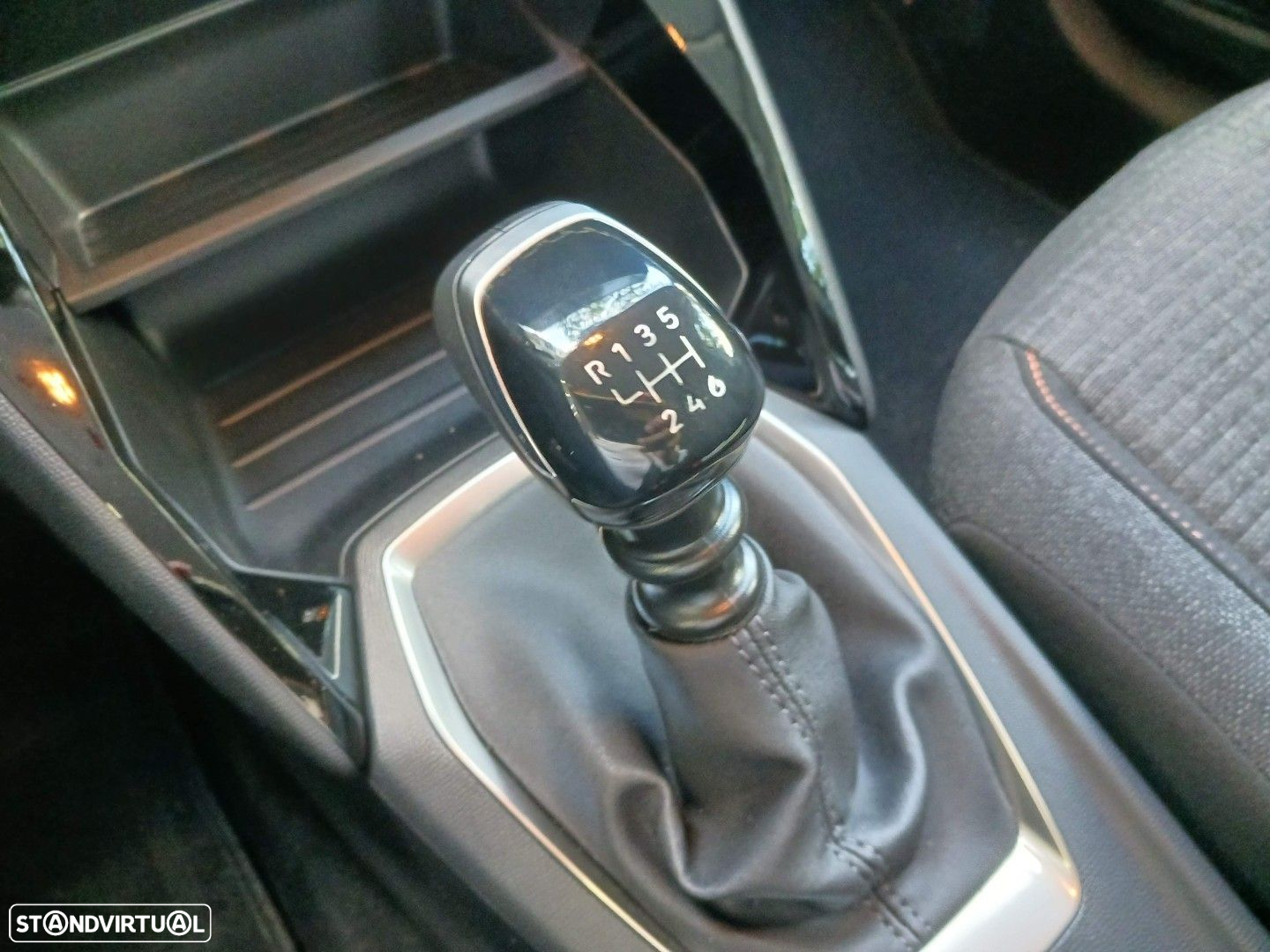 Peugeot 208 1.2 PureTech Style - 21