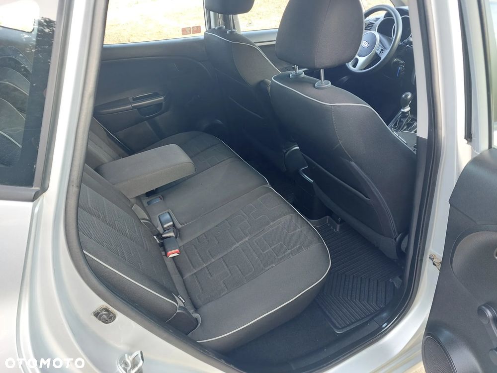 Kia Venga - 10