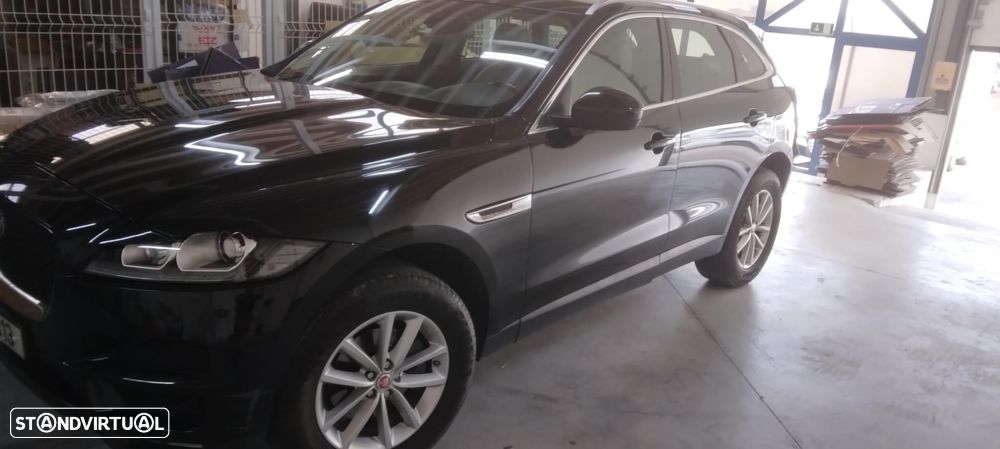 Jaguar F-Pace 2.0 i4D Pure AWD Aut. - 2