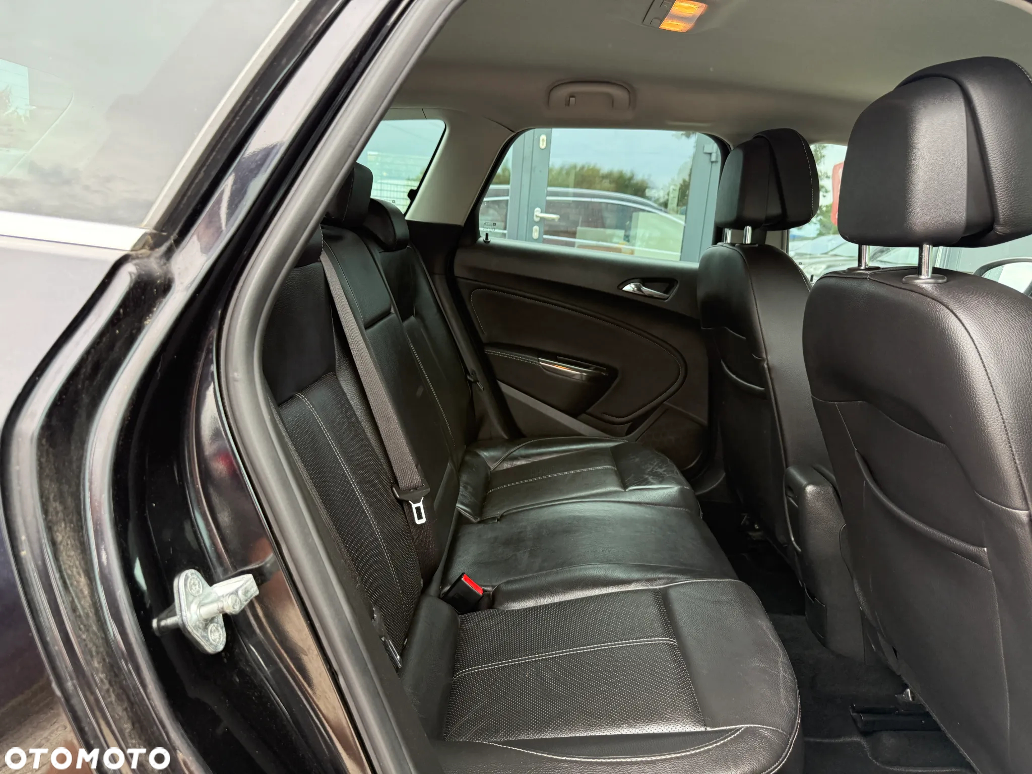 Opel Astra 1.4 EcoFLEX Cosmo - 28