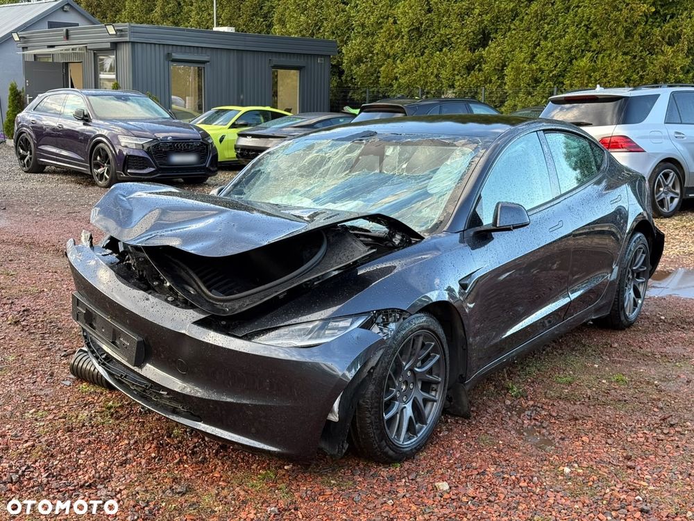 Tesla Model 3 - 4