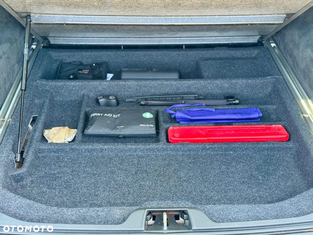 Volvo V70 2.5T R-Design Summum - 35