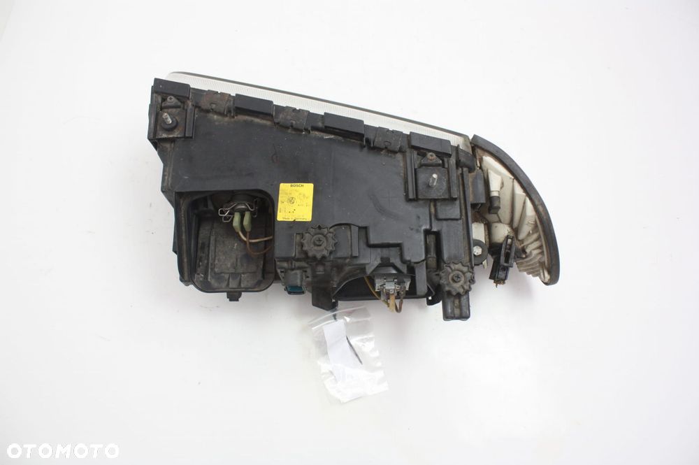 REFLEKTOR PRZEDNI PRAWY LAMPA BMW 728 E38 - 2