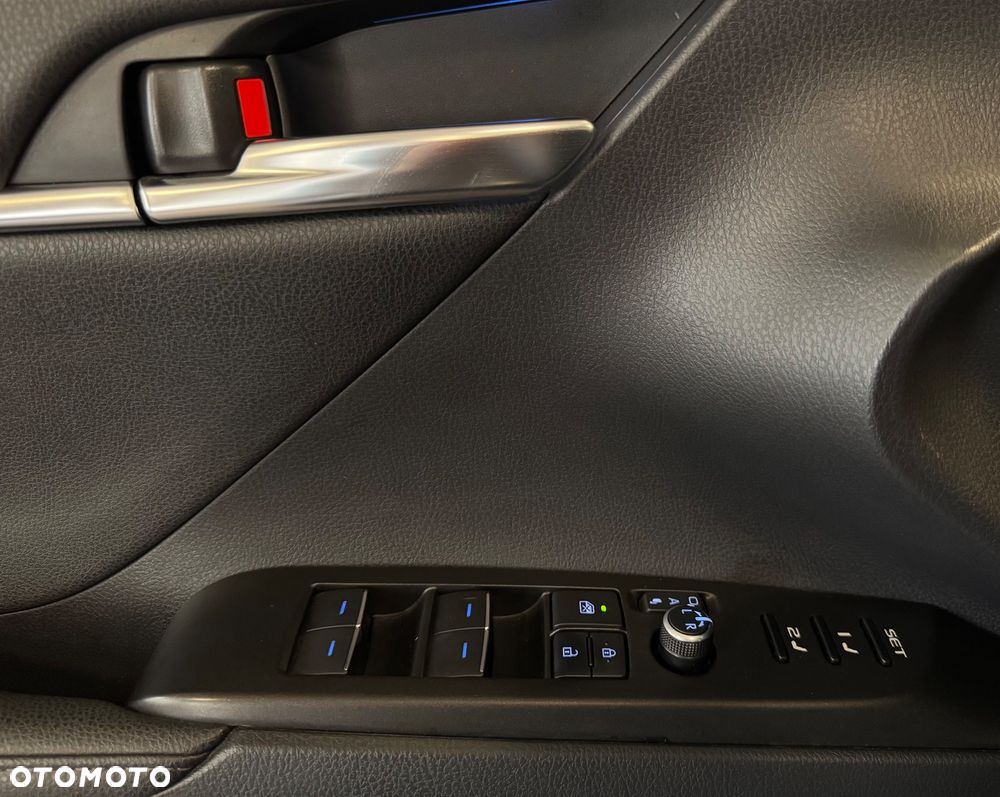 Toyota Camry 2.5 Hybrid Executive CVT - 21