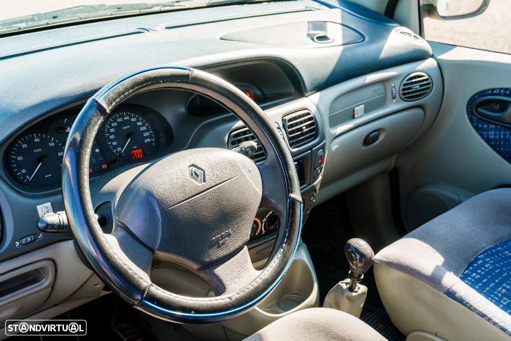 Renault Scénic 1.4 16V RTE - 12