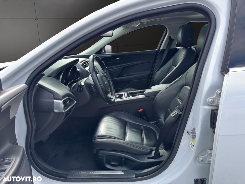Jaguar XE - 5