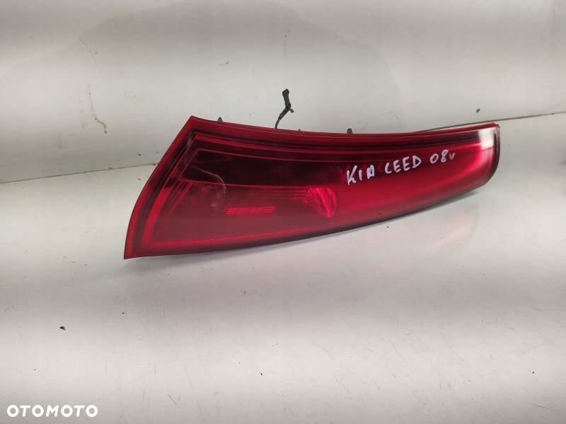 LAMPA PRAWA TYLNA TYŁ KIA CEED KOMBI 06-09 - 2