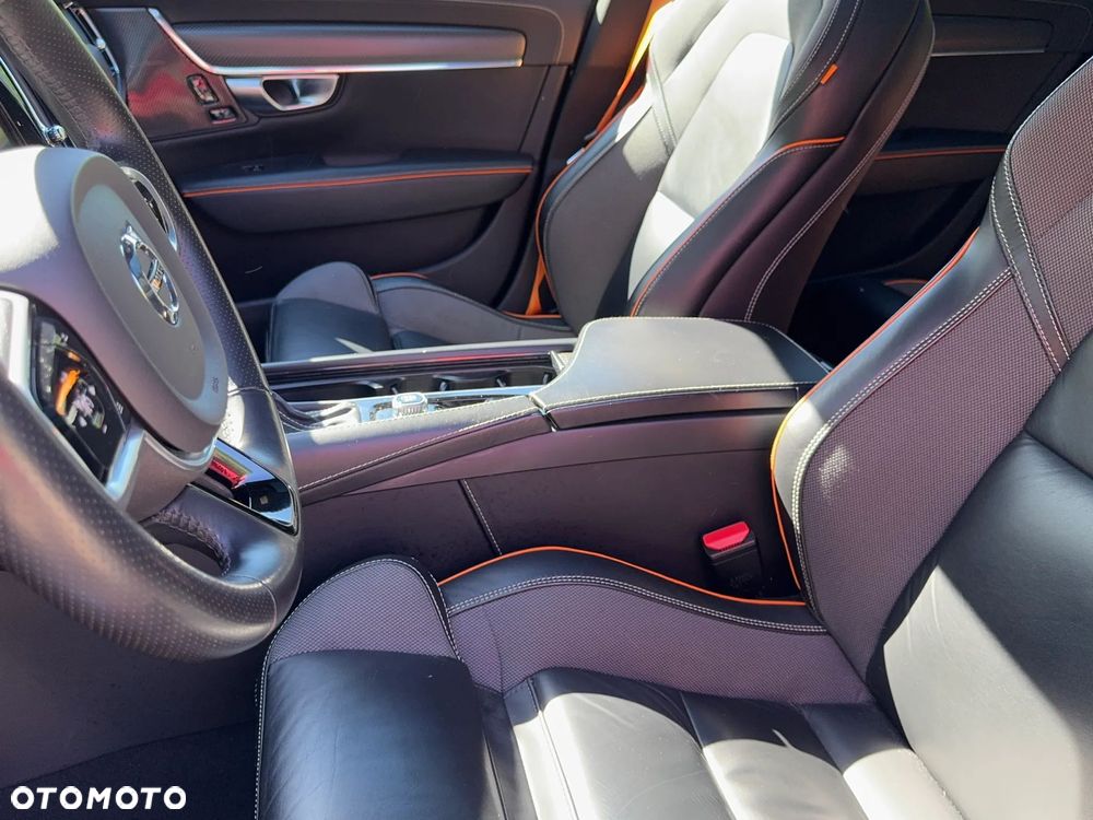 Volvo V90 Cross Country - 17