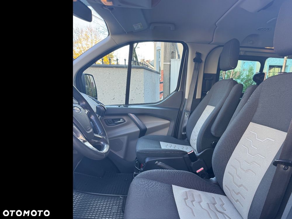 Ford Tourneo Custom - 9