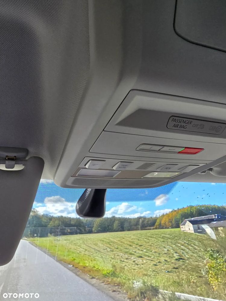 Volkswagen Caravelle - 18