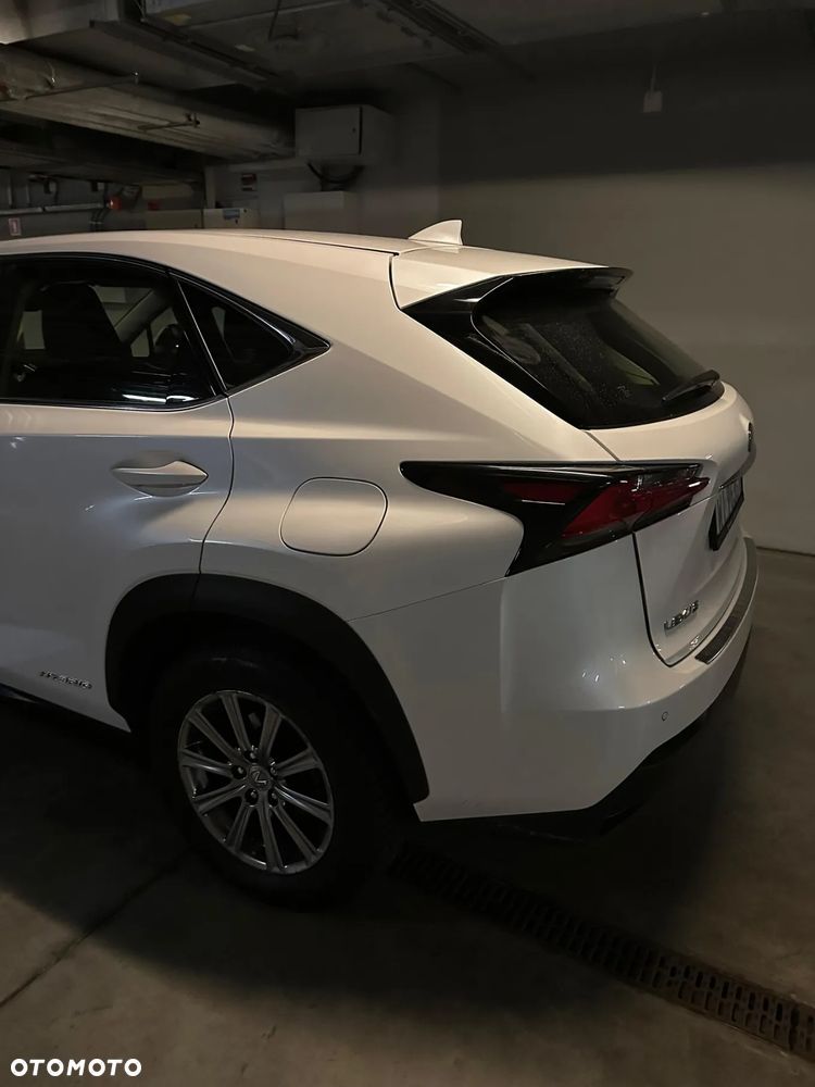 Lexus NX 300h Elite 2WD - 3