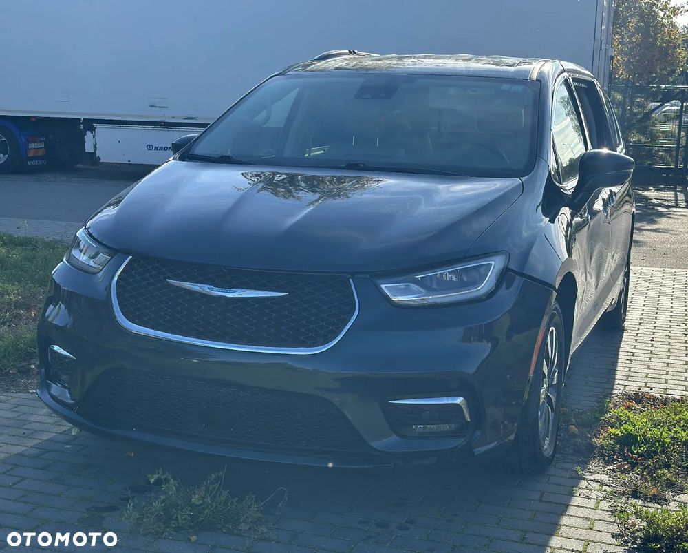 Chrysler Pacifica - 2