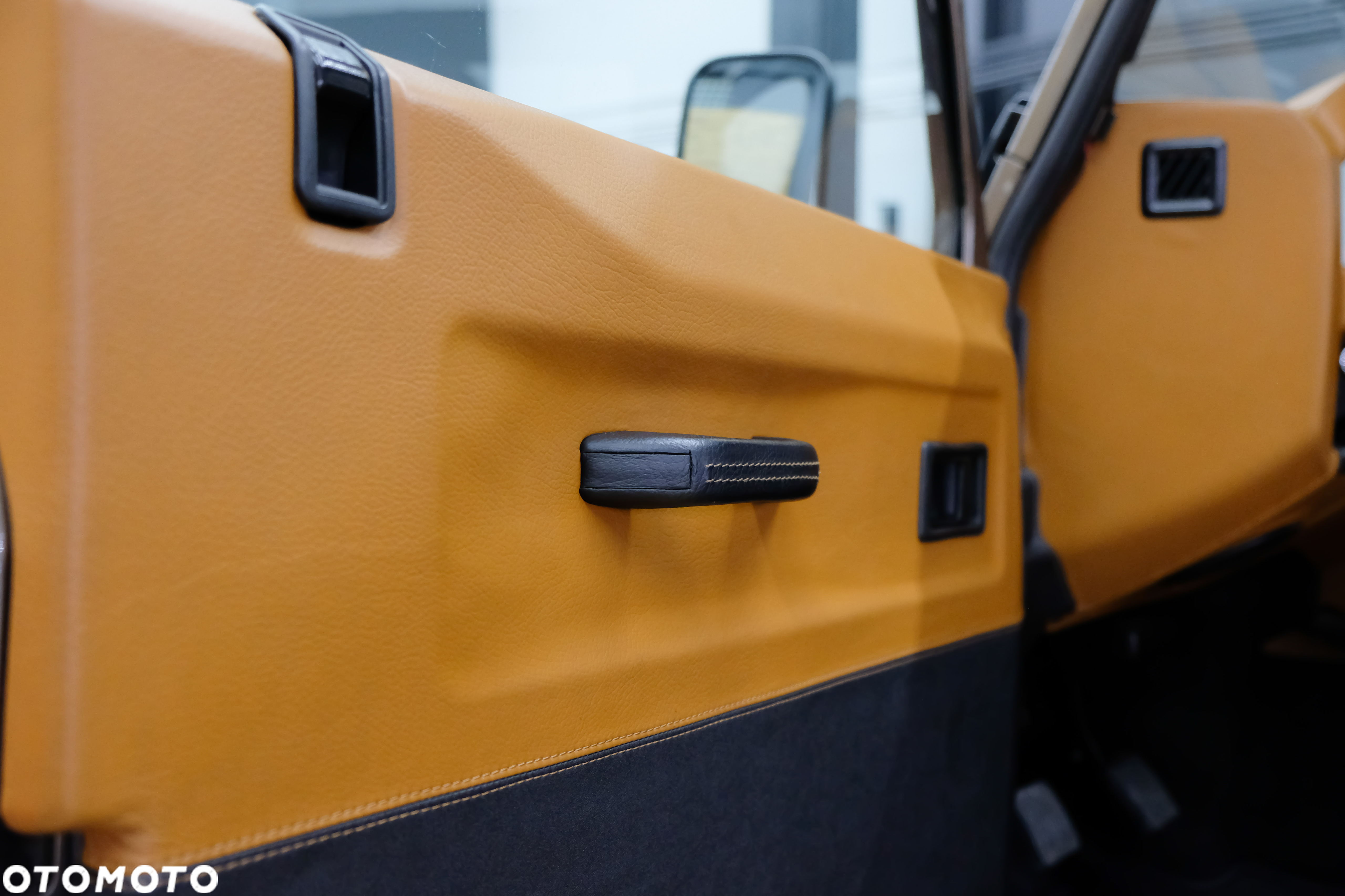 Land Rover Defender 110 2.2 TD4 SE - 25