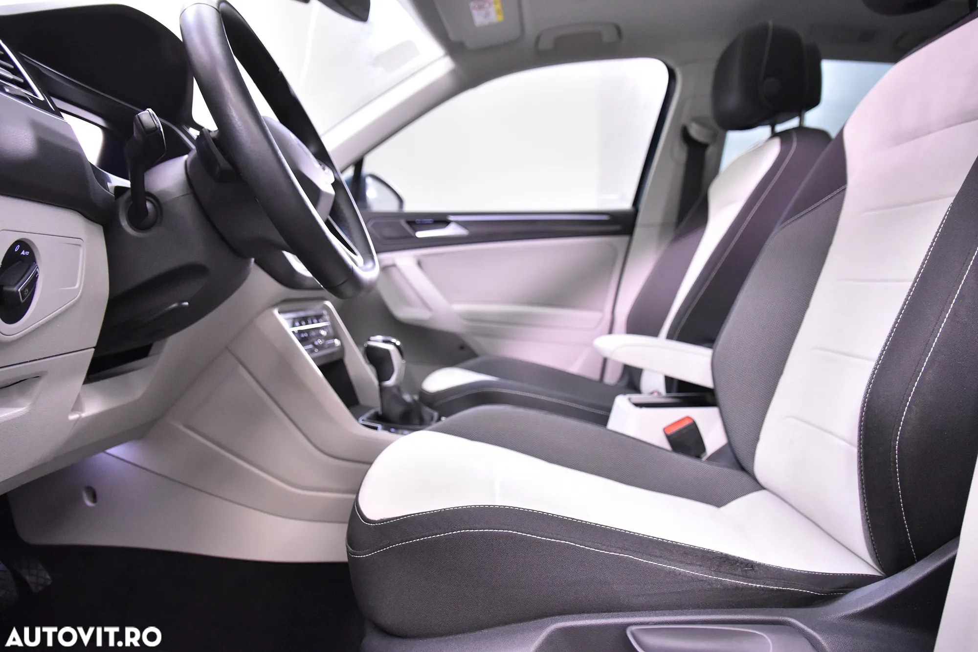 Volkswagen Tiguan - 24