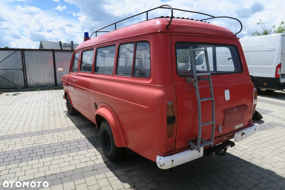 Ford Transit 150 - 4