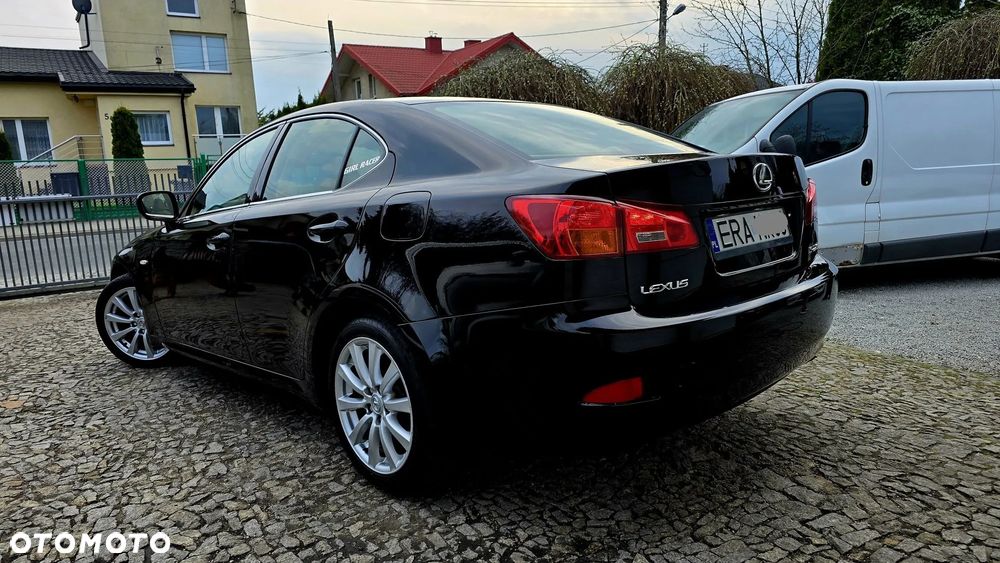 Lexus IS 220d - 13