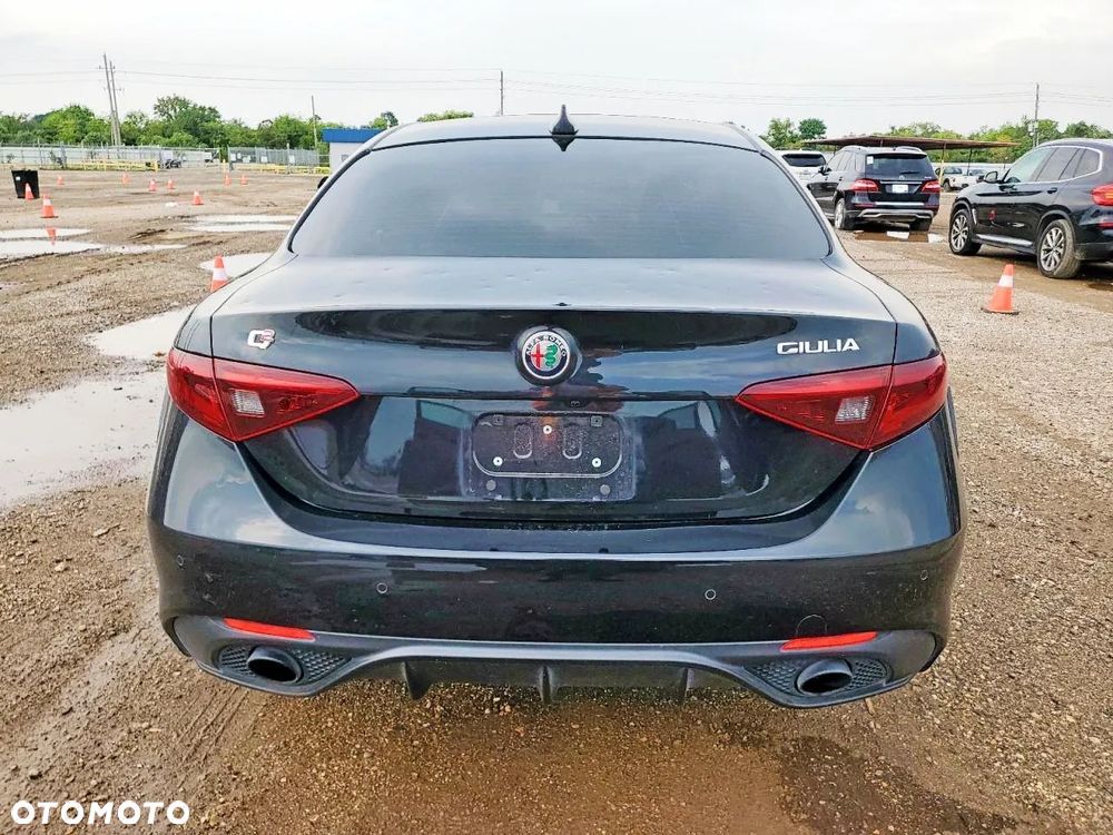 Alfa Romeo Giulia - 6