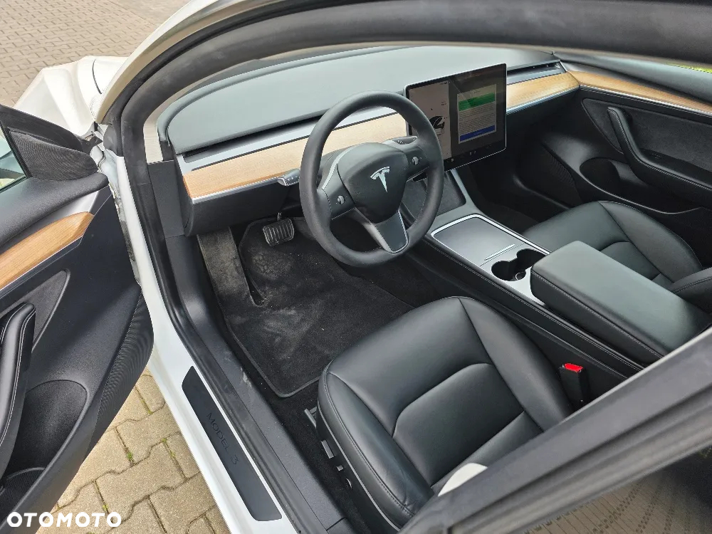 Tesla Model 3 - 21