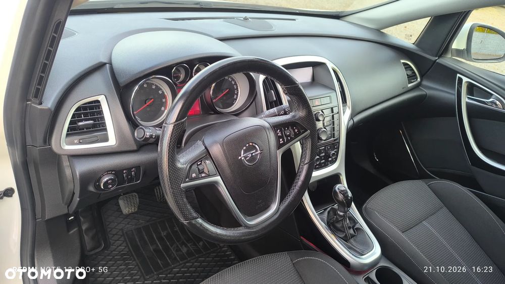 Opel Astra 2011
