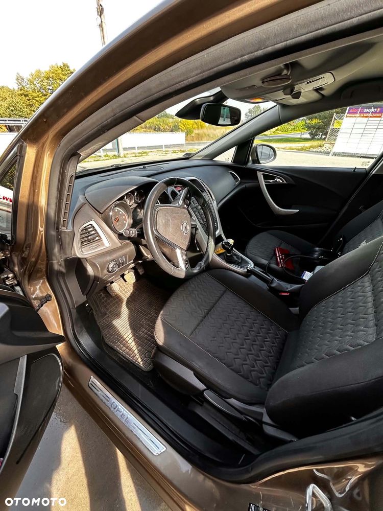 Opel Astra 2013 photo 5
