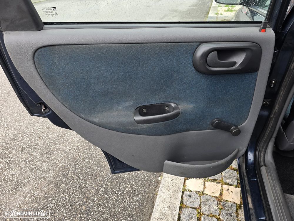 Opel Corsa 1.7 DTi 16V Confort - 21