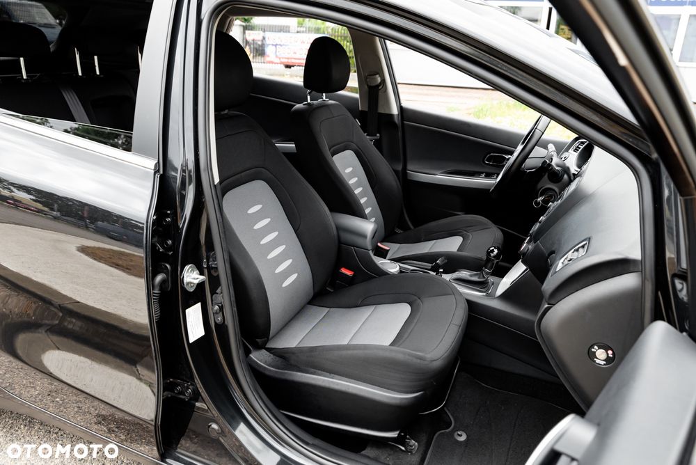 Kia Ceed 1.6 GDI DCT Platinum Edition - 24