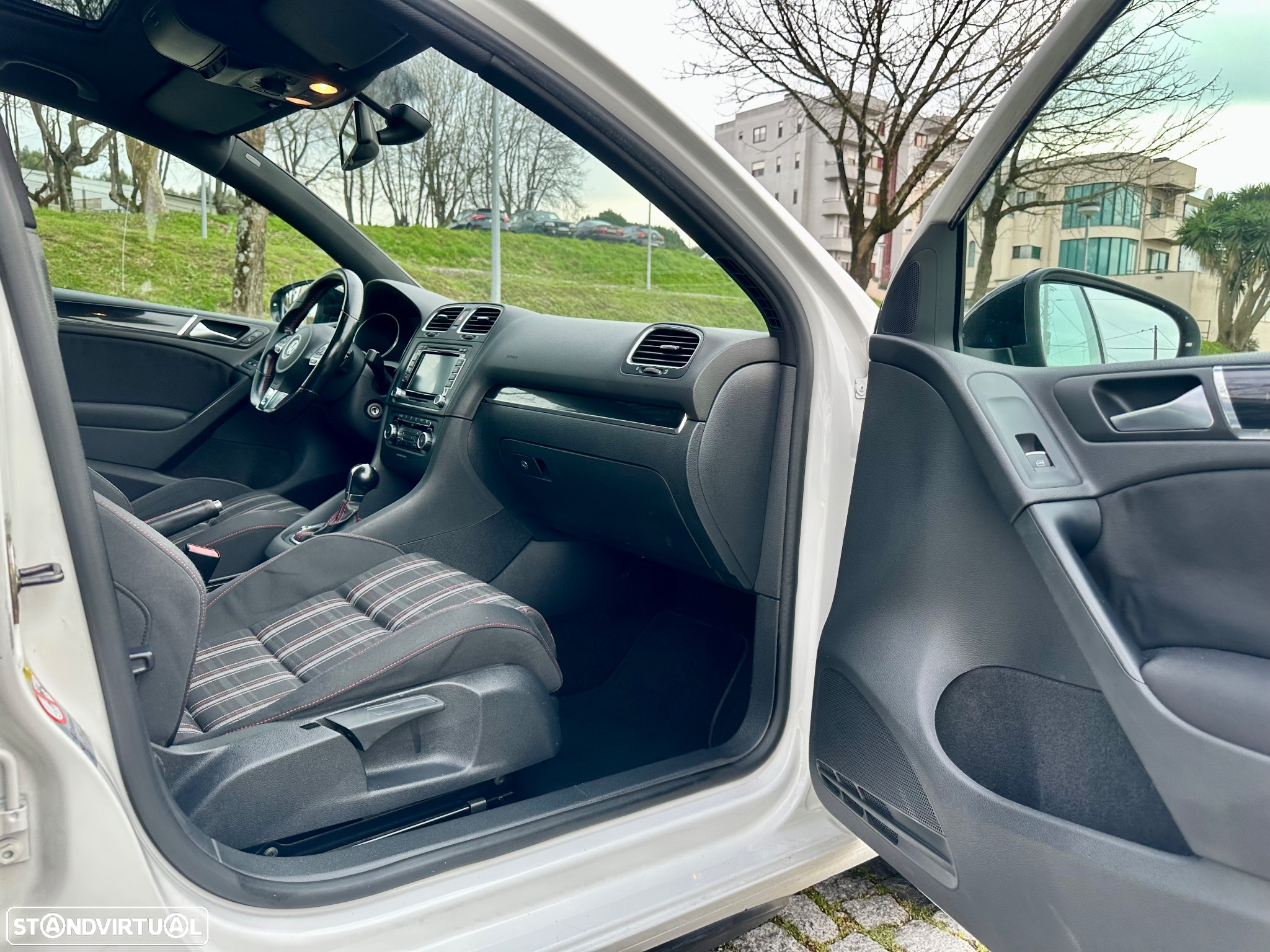 VW Golf 2.0 GTI DSG - 33