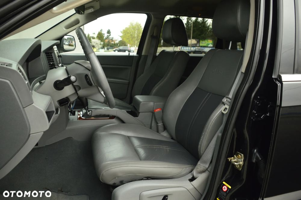 Jeep Grand Cherokee 5.7 V8 HEMI Automatik Overland - 28