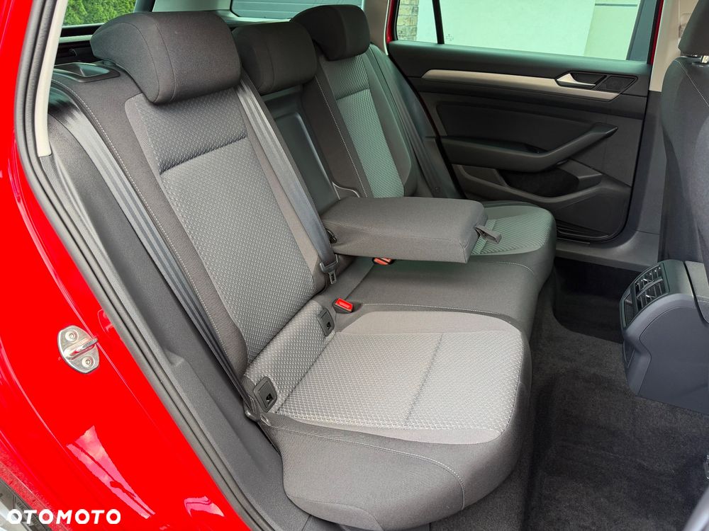 Volkswagen Passat 2.0 TDI SCR DSG Business - 27