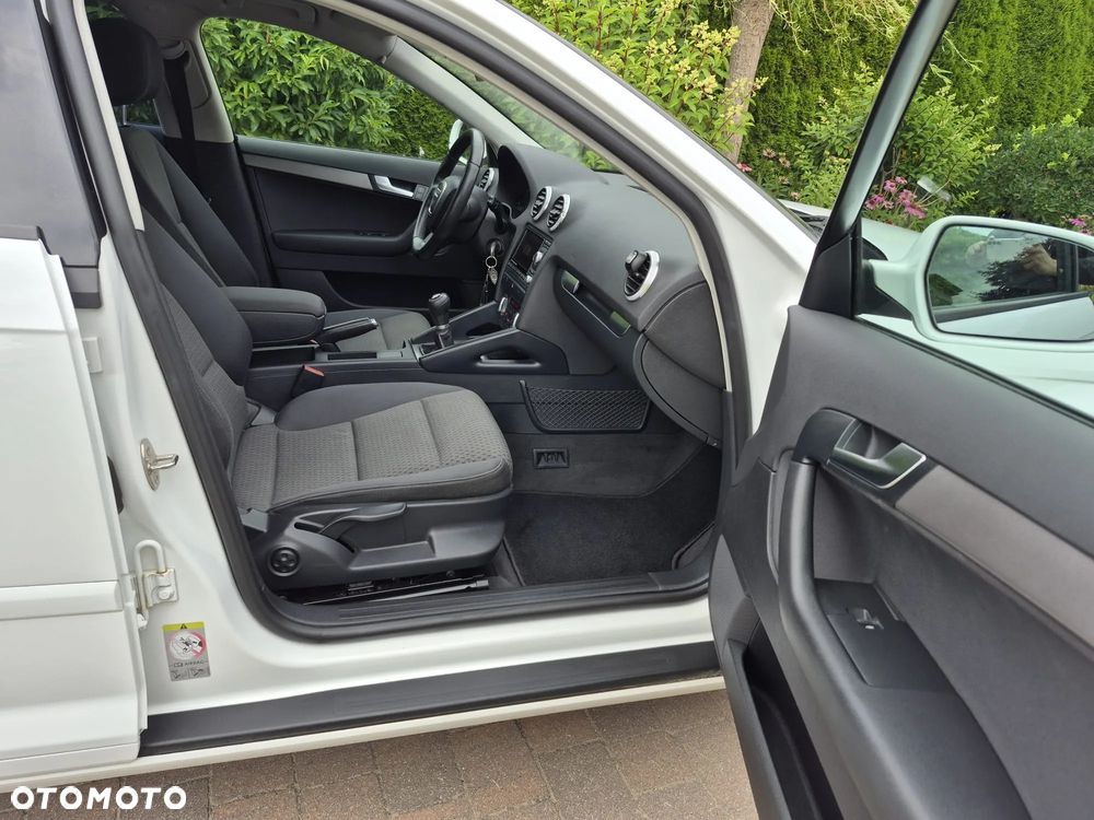 Audi A3 Sportback 1.6 TDI DPF Ambiente - 10