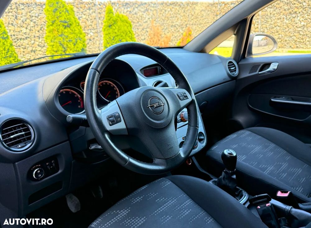 Opel Corsa 1.4 16V 150 Jahre - 14